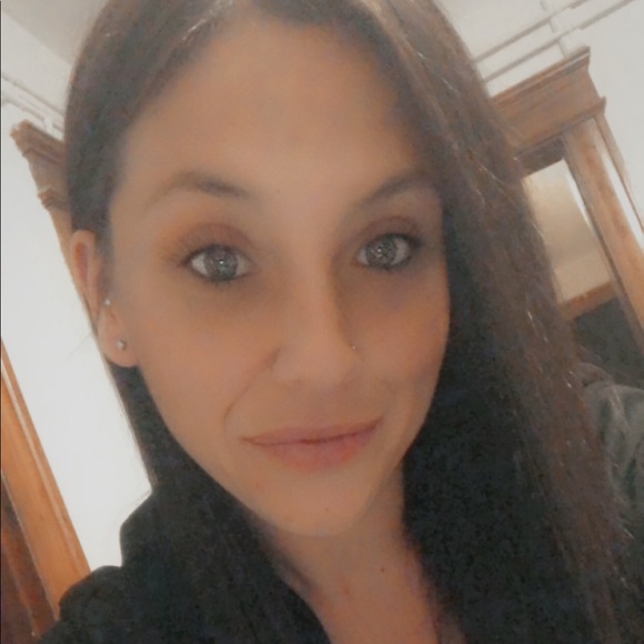 Meet your Posher, Deanna - Picture 1 of 1